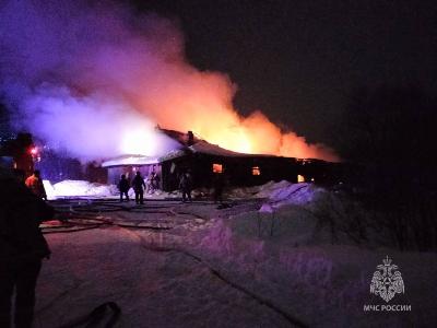 В Архангельске ликвидировали крупный пожар на овощехранилище