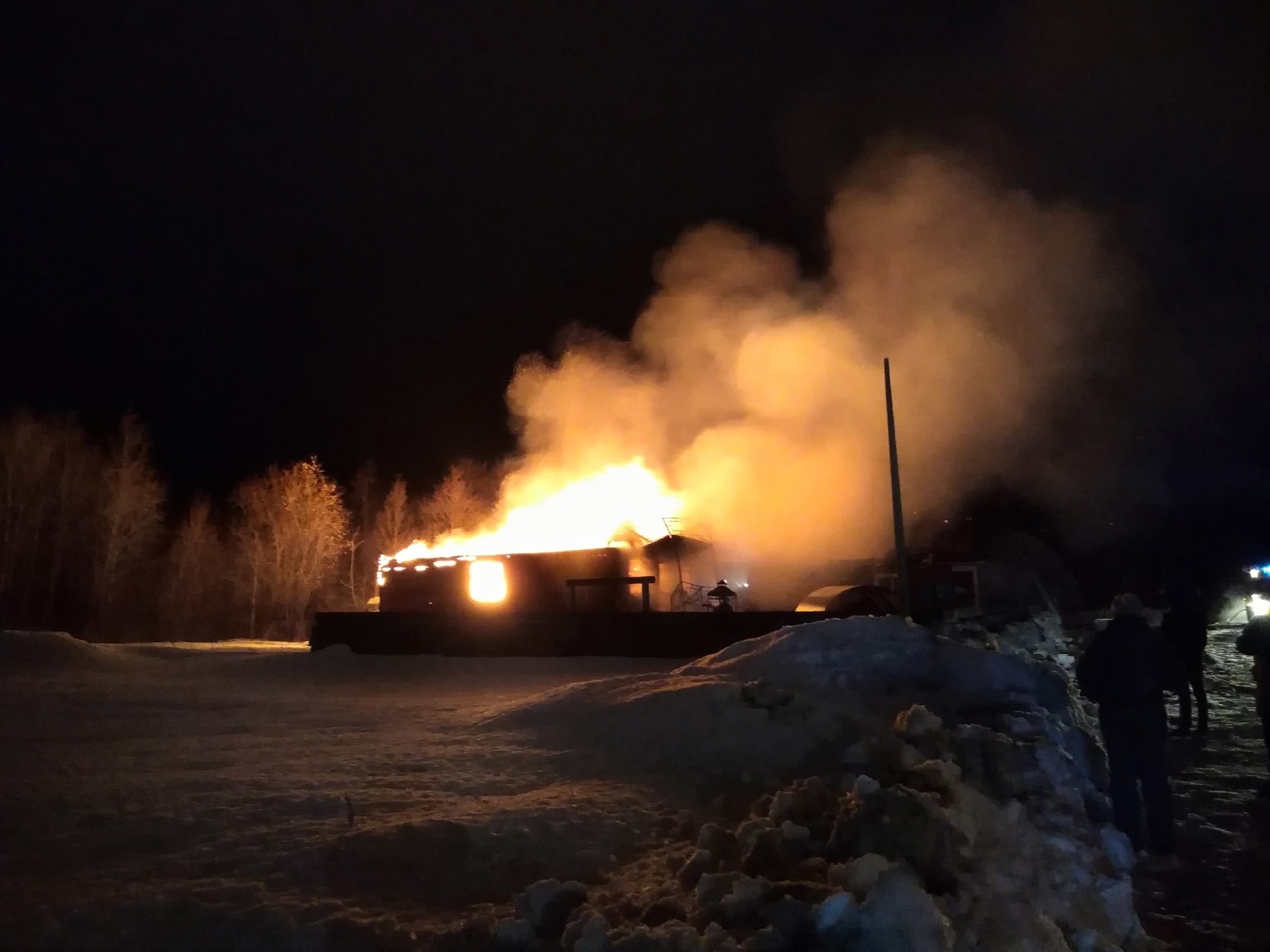 Вот оно чё, Михалыч: огонь уничтожил гостевой дом в Онеге