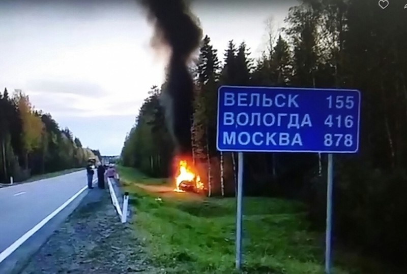 На трассе в Шенкурском районе загорелся автомобиль