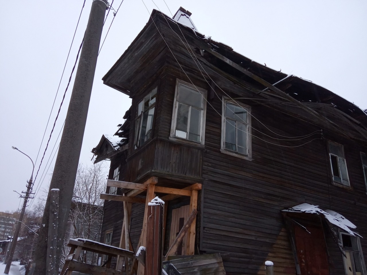 Дом Брагина в Архангельске продолжает быть опасным для жизни