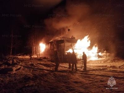 Звук пожарного извещателя спас от гибели многодетную семью в Мезенском районе