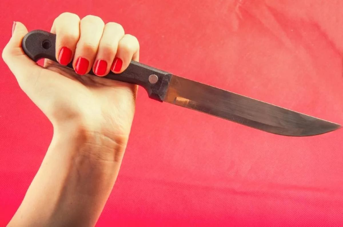 В День святого Валентина жительница посёлка Оксовский ударила возлюбленного ножом прямо в сердце