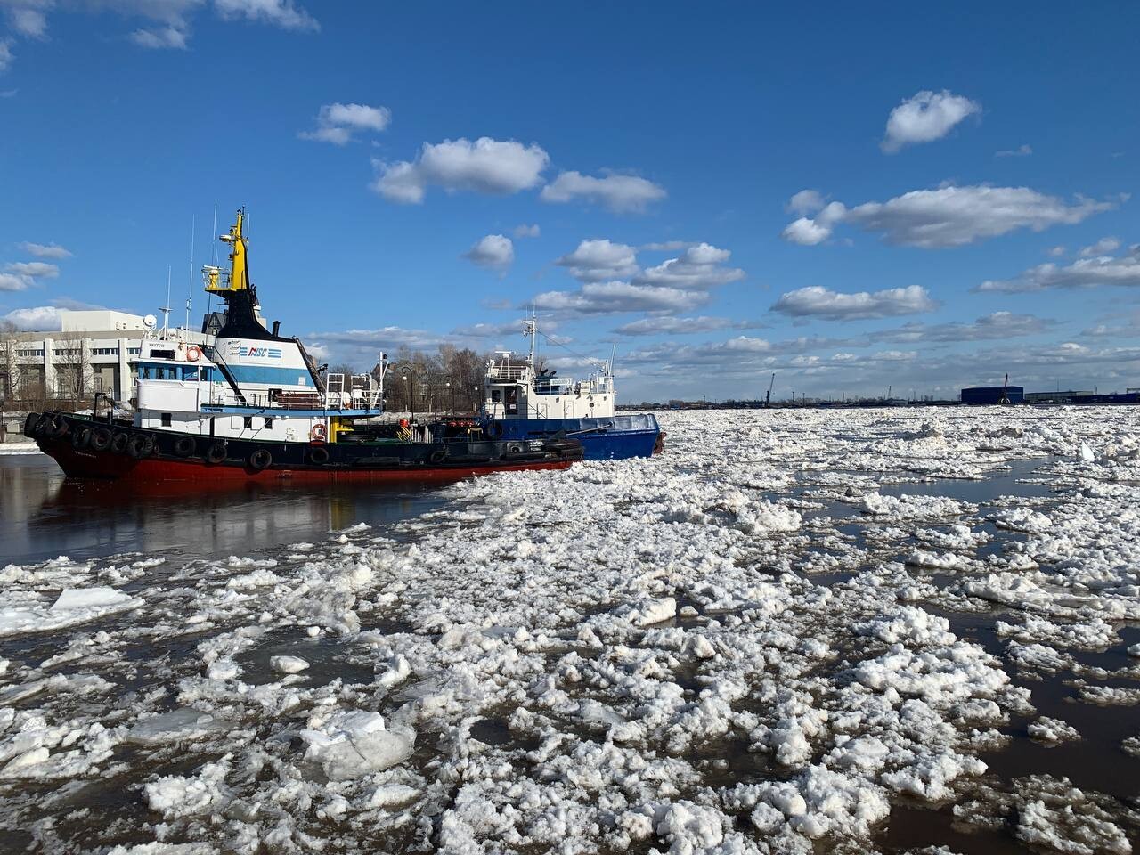 На реках Архангельска идет вторая волна паводка