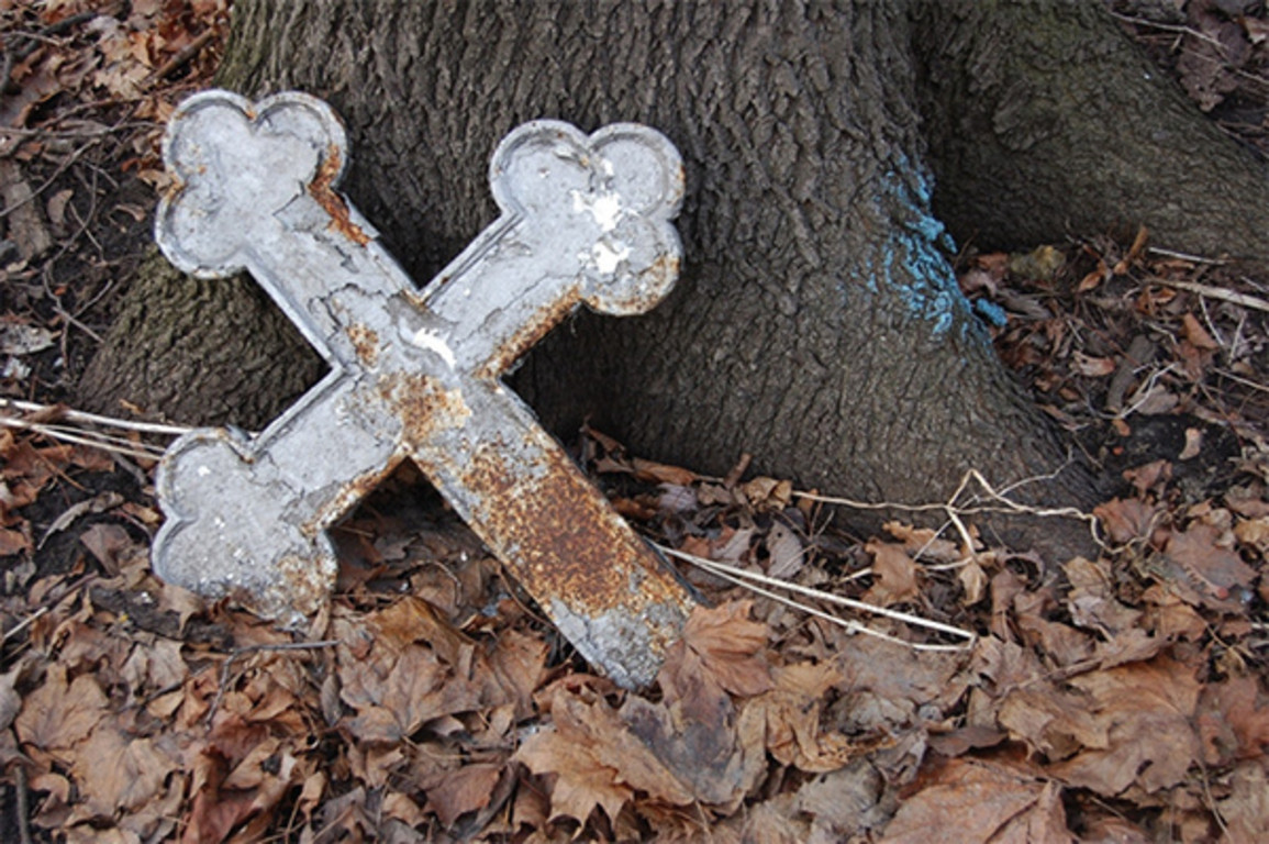 На Ильинском кладбище в Архангельске разрушены могилы