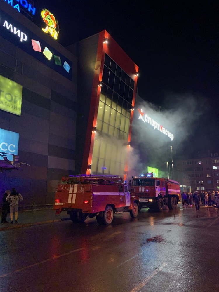 В Котласе назвали предварительную причину пожара в ТЦ «Столица»