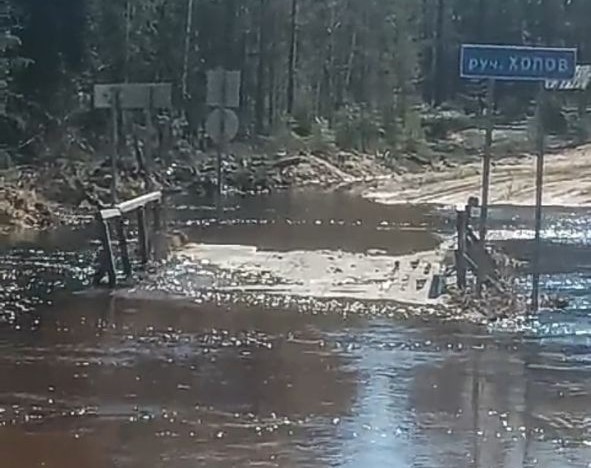 Дорога в Пинежский округ продолжает оставаться затопленной 