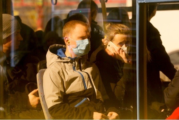 В Архангельске из-за коронавируса снизилось количество пассажиров в автобусах
