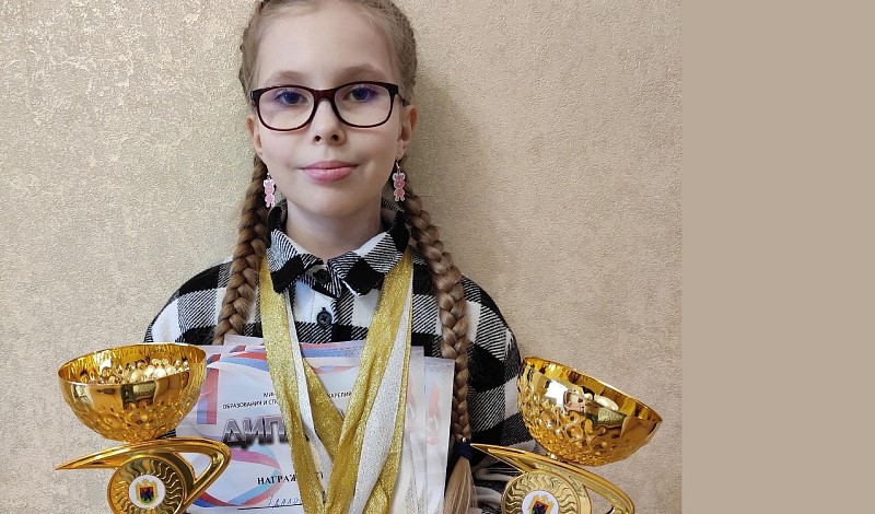 Школьница из Приморского округа победила в зональном первенстве по шашкам