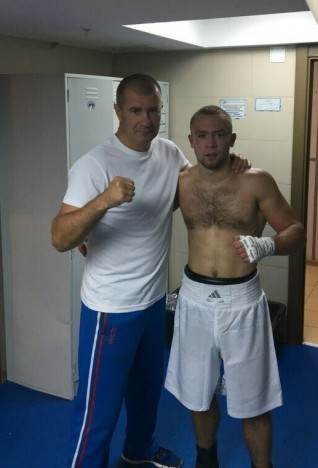 Северодвинский боксёр победил противника из Новосибирской области