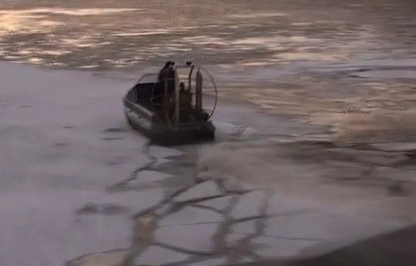 На озере в Каргополье спасли троих рыбаков