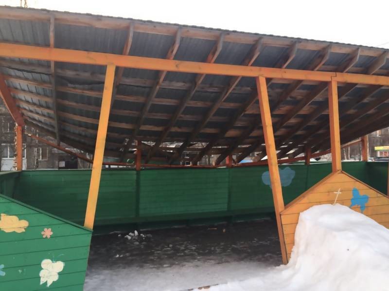 У детского сада «Золушка» в Архангельске обрушилась крыша прогулочной веранды
