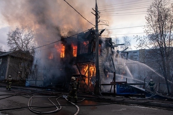 Дом Брагина в Архангельске сгорел из-за курящих подростков