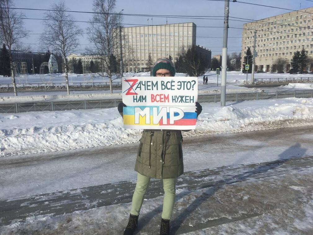 Женский одиночный пикет прошёл в Архангельске 8 марта