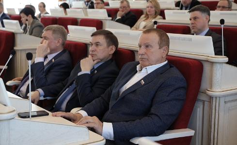 Архангельские депутаты приняли 19 областных законов во время минувшей сессии