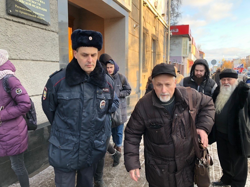 На пикете у ФСБ задержали активиста Юрия Щербачева