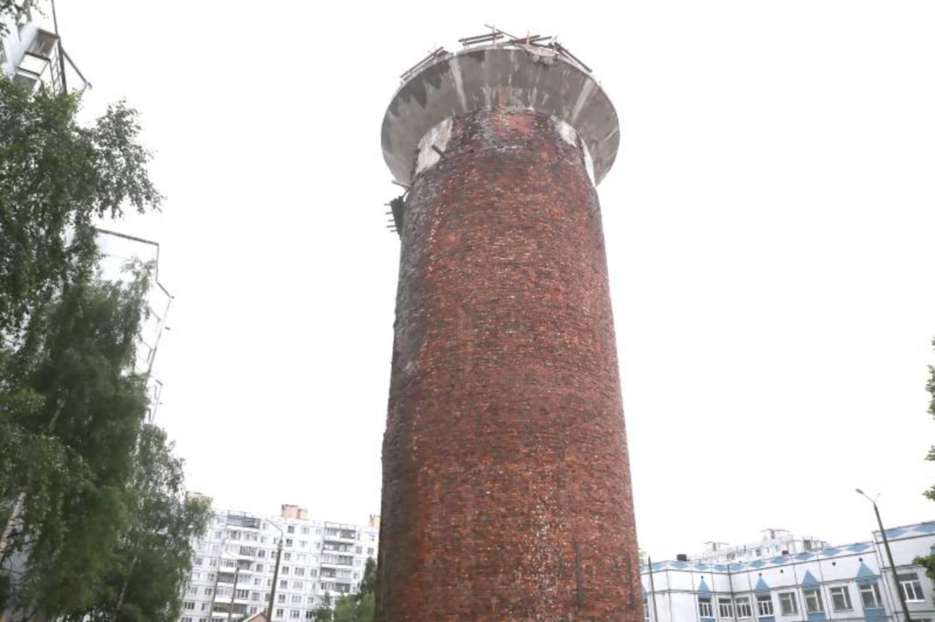 В Архангельске начался демонтаж водонапорной башни 