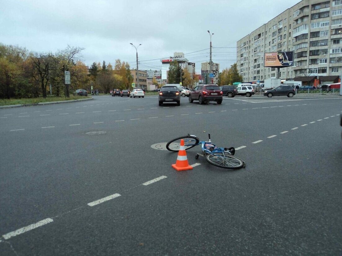 В центре Архангельска водятел сбил бабушку на велосипеде