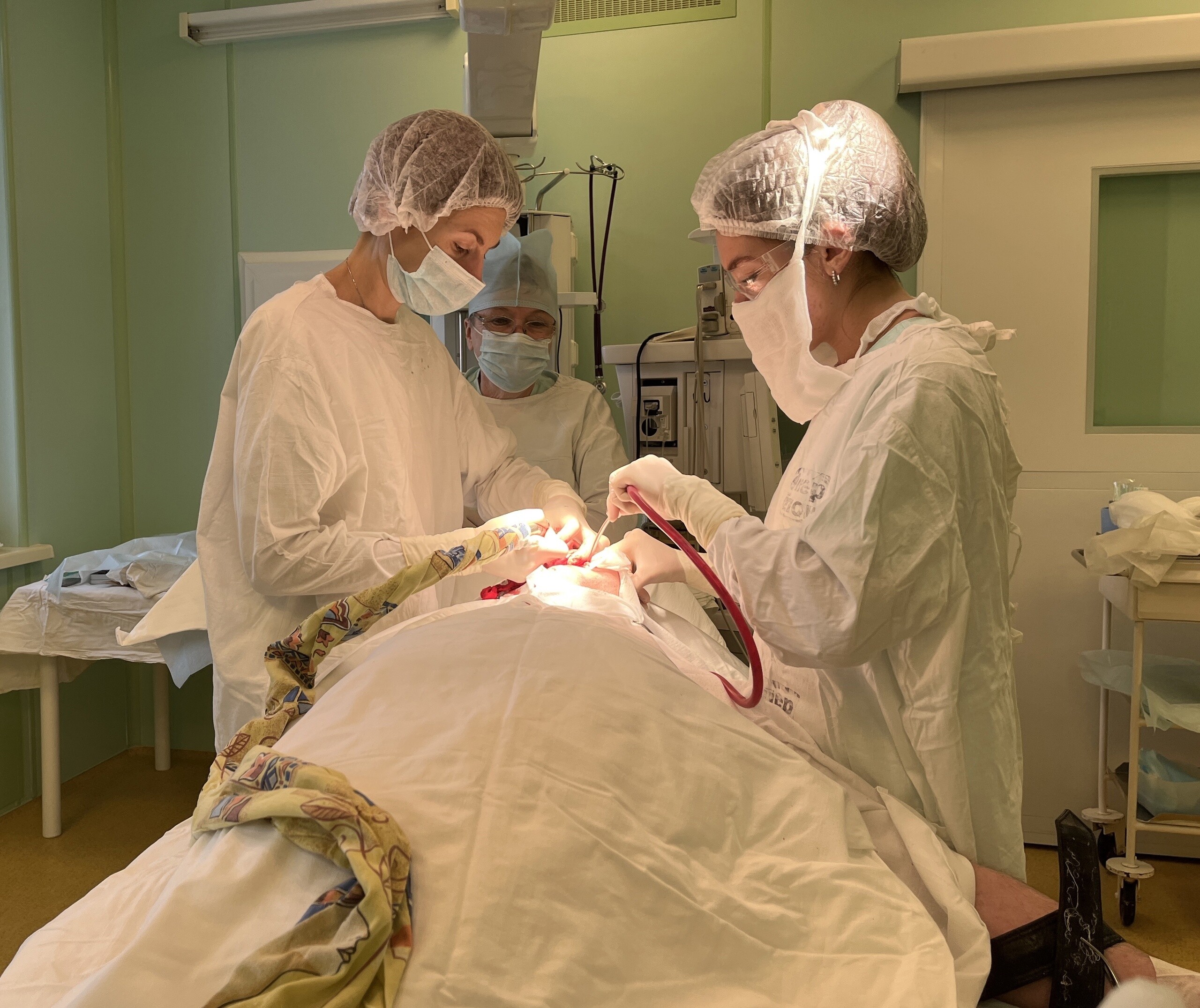 Челюстно-лицевые хирурги областной больницы провели уникальную операцию по восстановлению лица