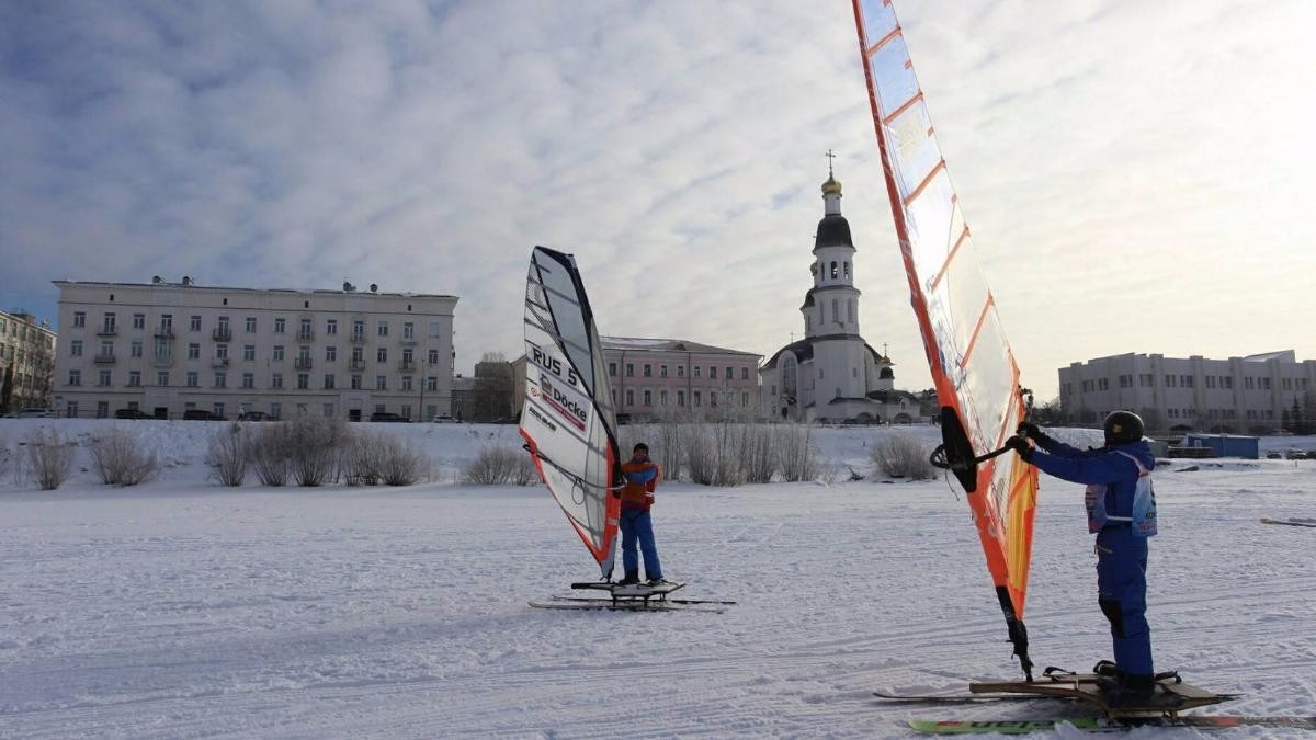 В Архангельске открылся чемпионат по зимнему виндсёрфингу