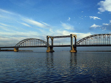 35-летняя женщина при ребенке пыталась спрыгнуть с Краснофлотского моста