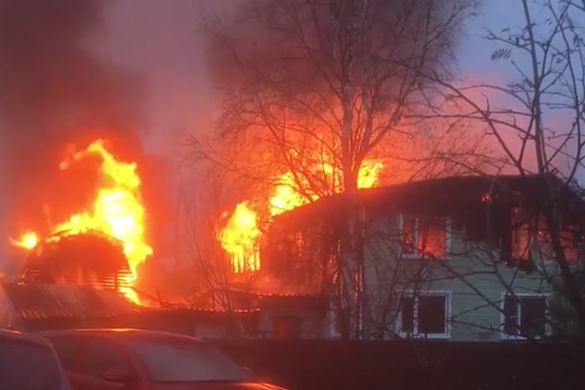 В Маймаксе произошел крупный пожар в деревянном доме