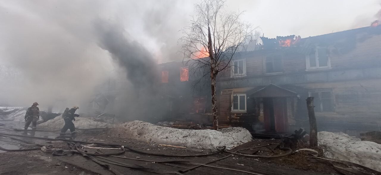 Взрыв газа в деревянном доме привёл к крупному пожару в Соломбале, есть жертвы