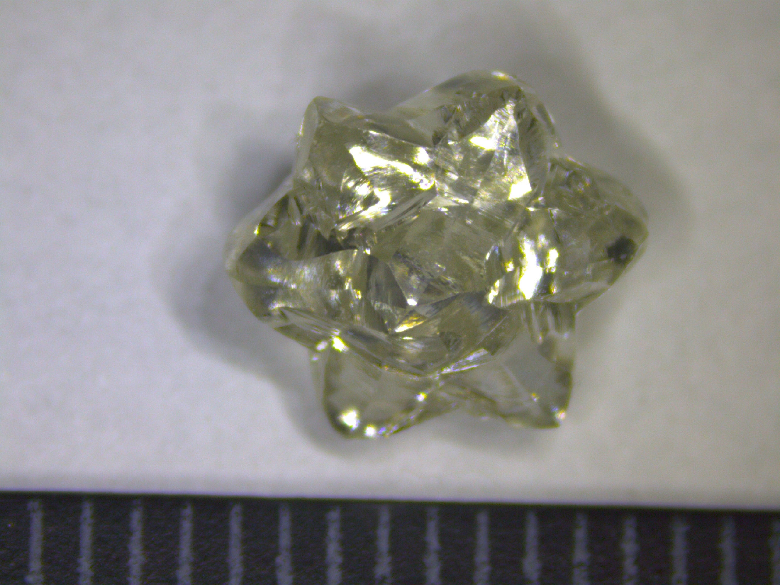В Архангельской области вновь добыли алмаз уникальной формы