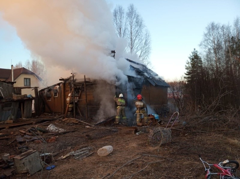 Два ребенка погибли при пожаре в деревянном доме Сольвычегодска