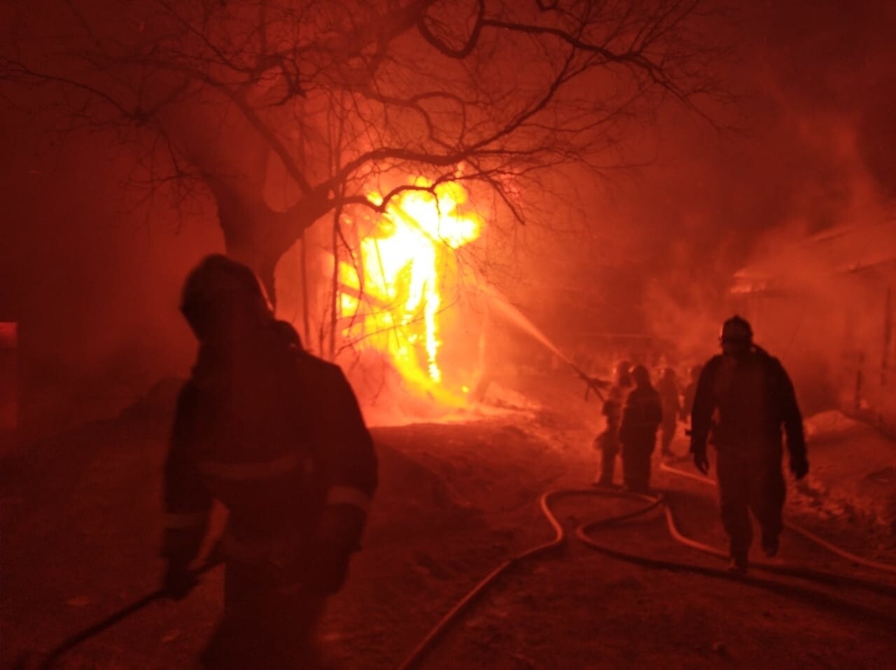В нежилом деревянном доме в Котласе произошел пожар