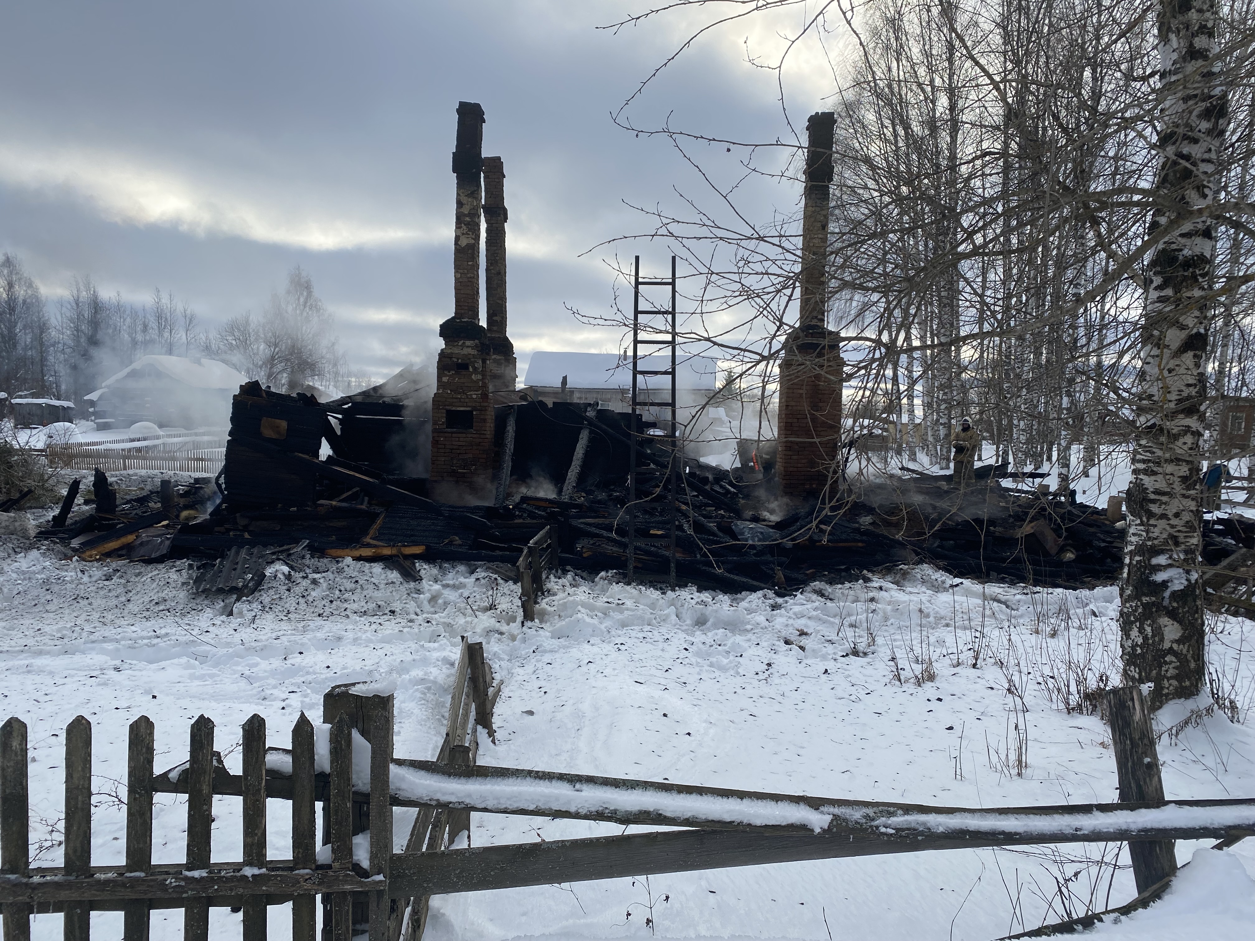 В двух районах Архангельской области проводятся проверки по факту гибели людей в пожарах