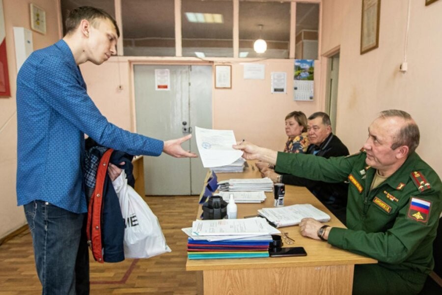 «Получите справку»: гражданам Архангельской области рекомендовано получить одобрение военкомата