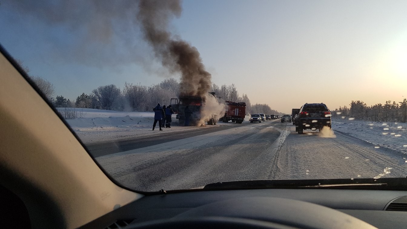 На Окружном шоссе в Архангельске горела бетономешалка