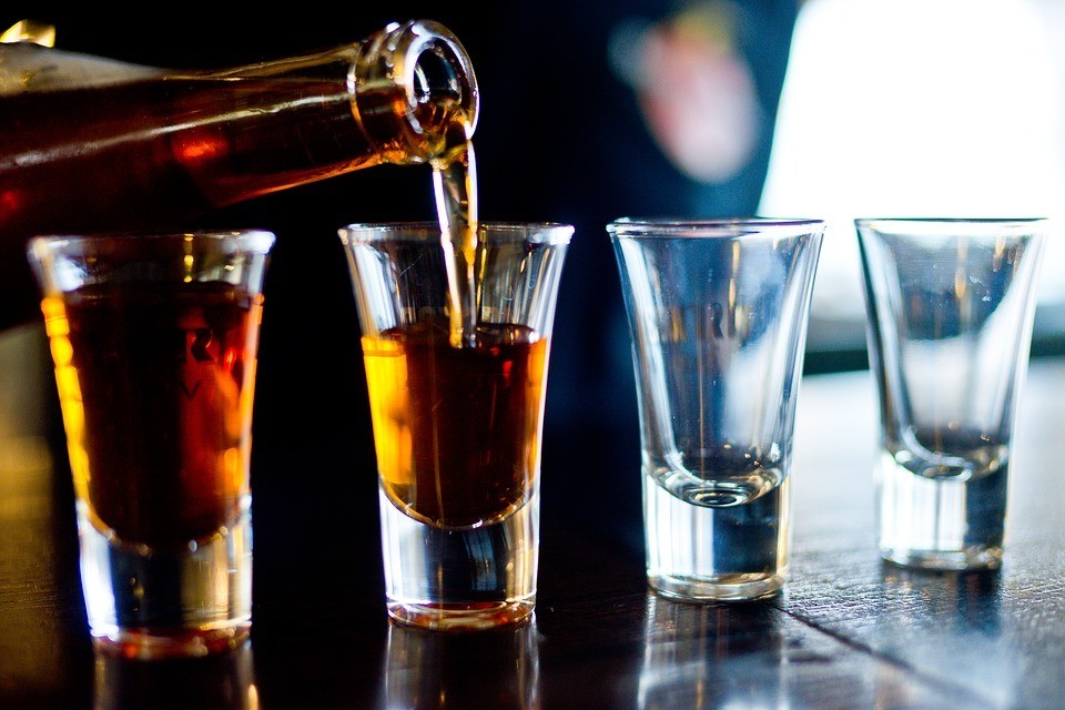 Алкоголь в Архангельске перестанут продавать в дни выпускных