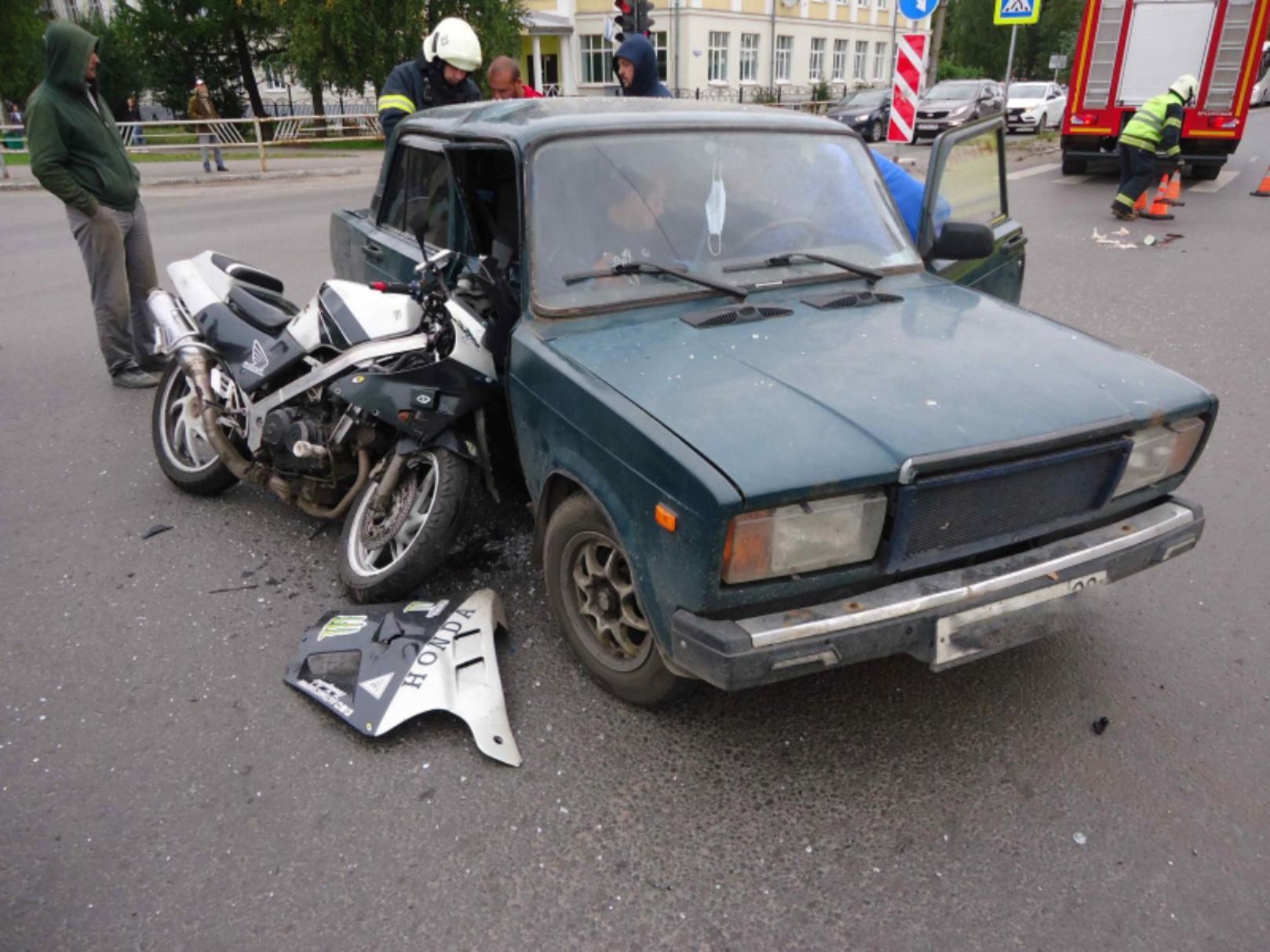 В Архангельске в ДТП с участием мотоциклов пострадали четыре человека