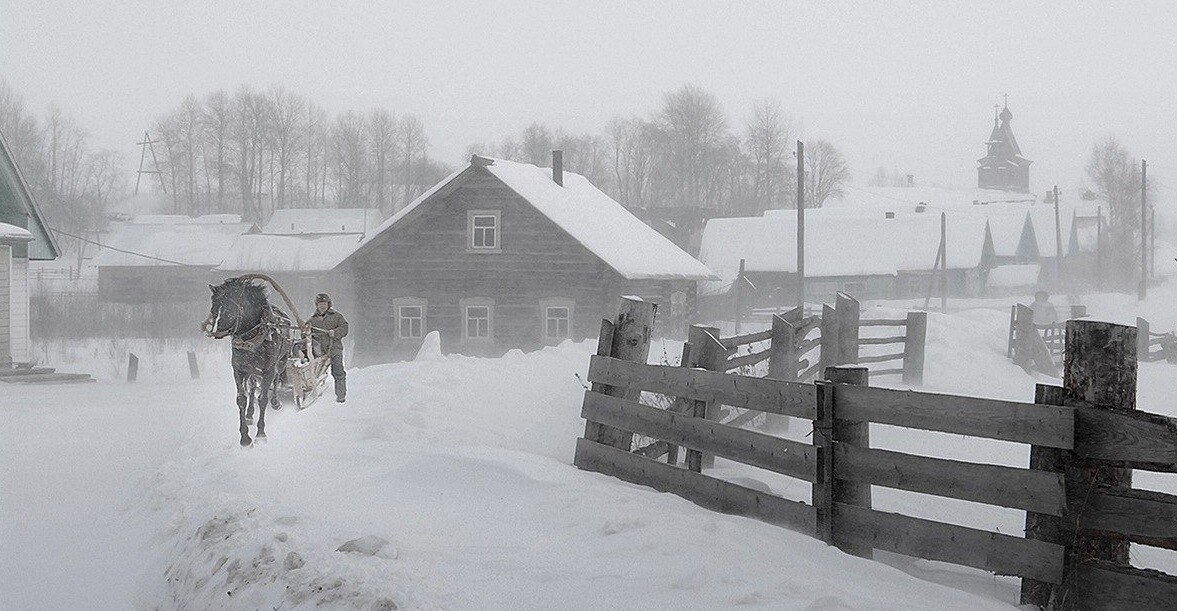 Старушка-зима решила напоследок навалить на Архангельскую область
