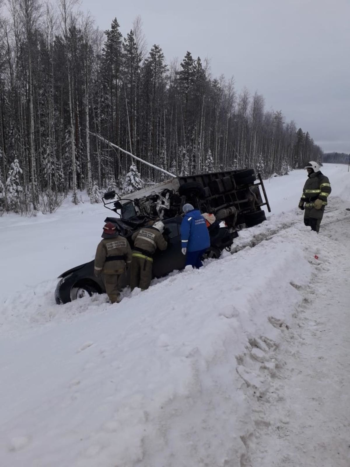 ДТП в Архангельской области: легковушка столкнулась с грузовиком