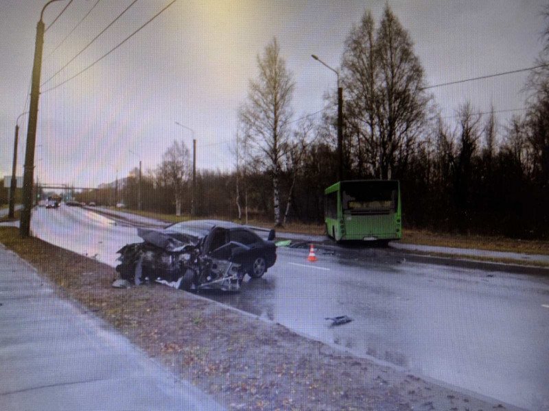 В Архангельске в результате ДТП с пассажирским автобусом пострадали два человека
