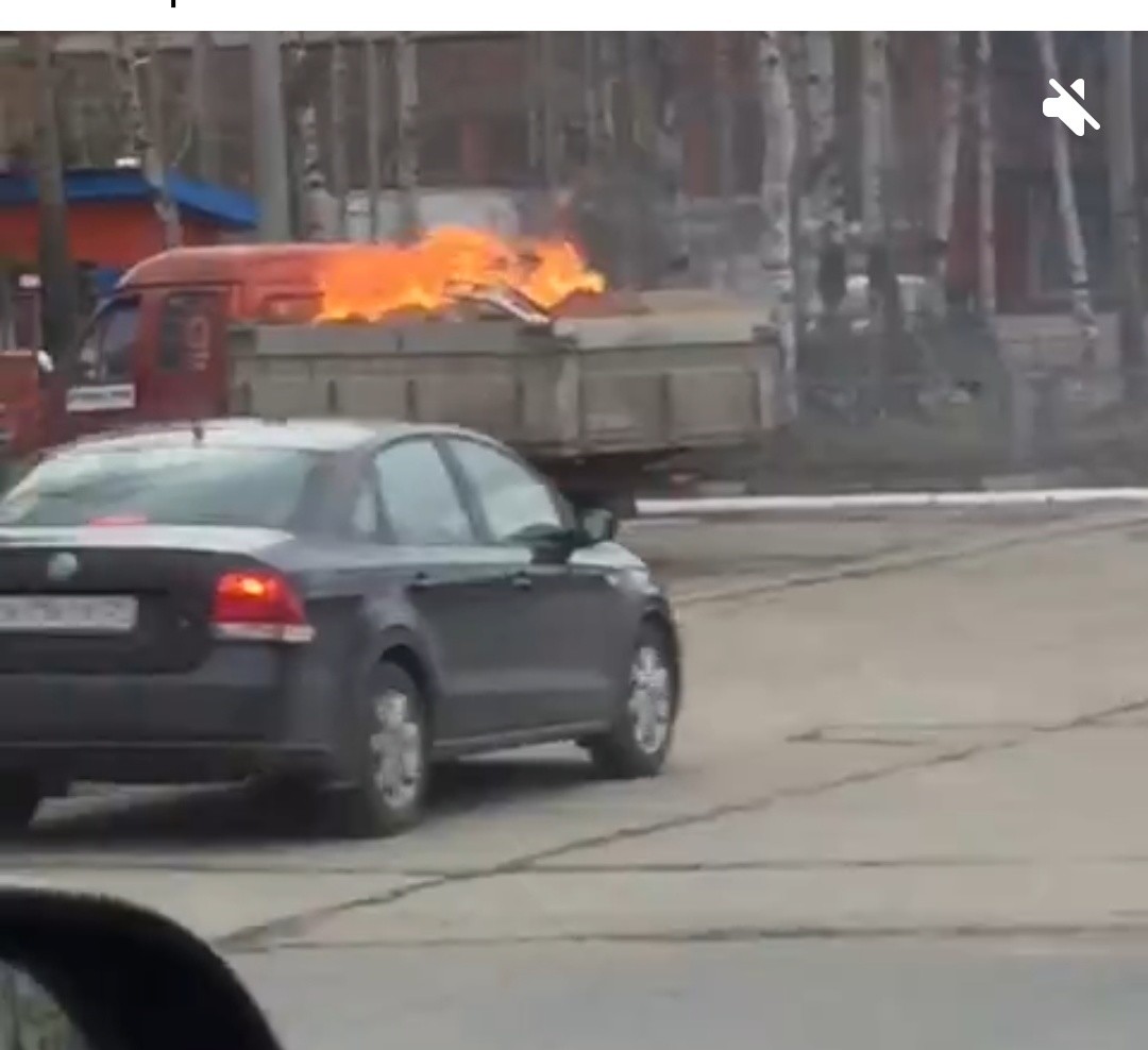 В Северодвинске водитель привёз горящую газель к пожарной части