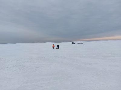 На Яграх рыбаки на мотособаке провалились под лед