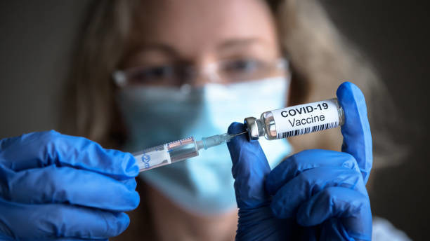 В Архангельской области ввели обязательную вакцинацию от  COVID-19 для работников сферы услуг