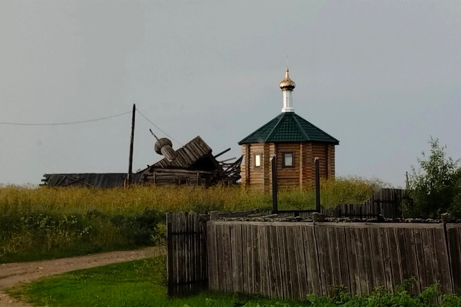 Прокуратура добивается сохранения рухнувшей церкви в Архангельской области 