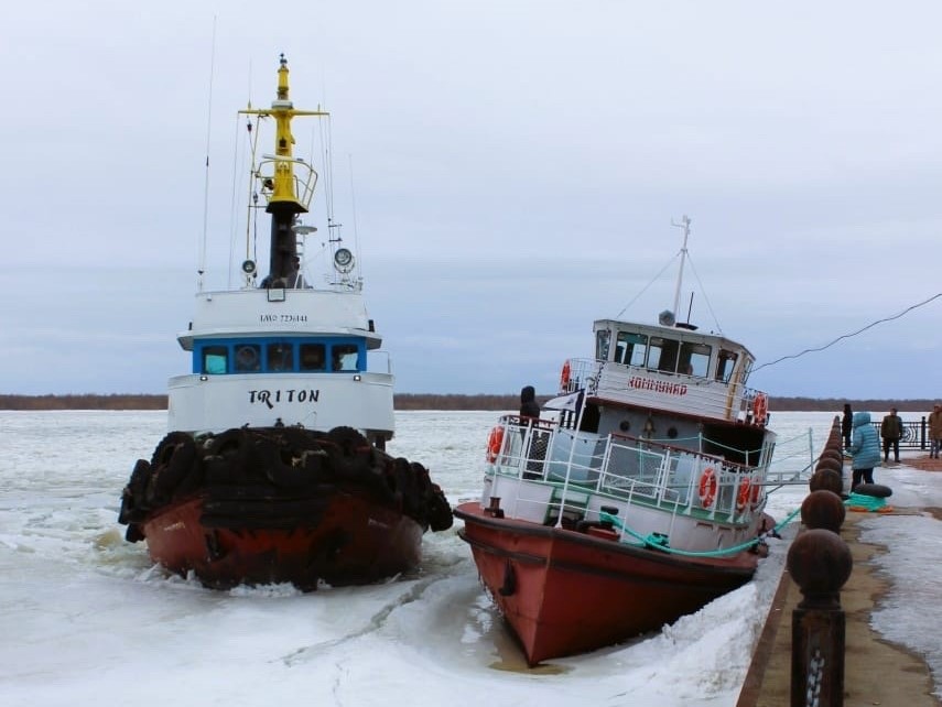 Транспортная прокуратура заинтересовалась накренившимся судном «Коммунар» в Архангельске 