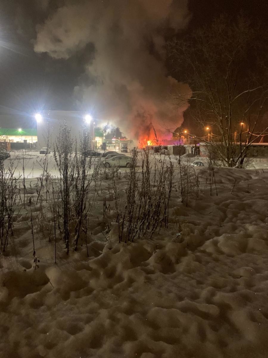 В Архангельске на Октябрят горели гаражи