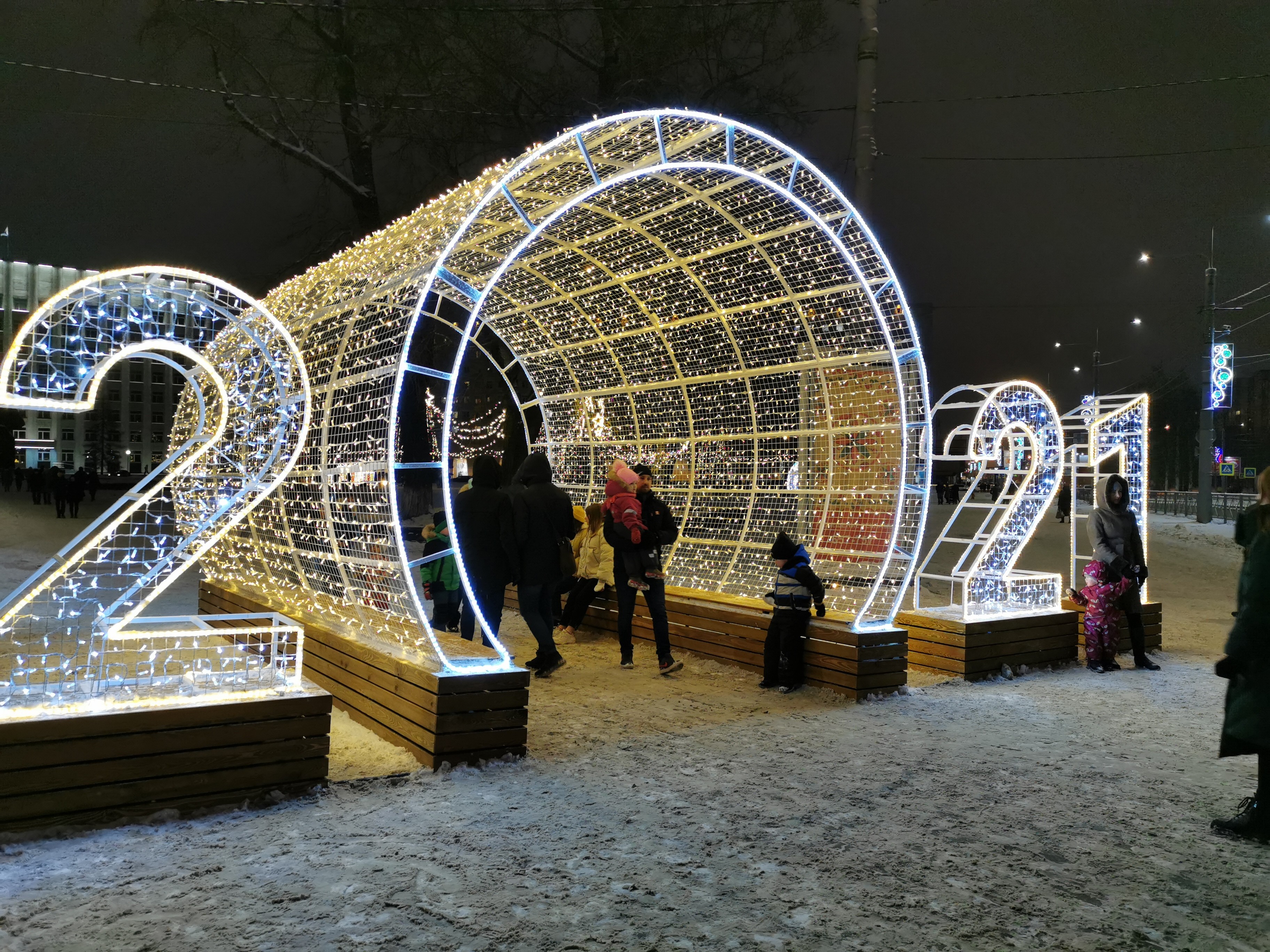 В Новый год жители Архангельска могут спокойно гулять у центральной ели