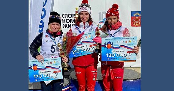 Лыжница из Архангельской области Наталья Непряева завершила сезон победой на 50-километровом марафоне в Апатитах