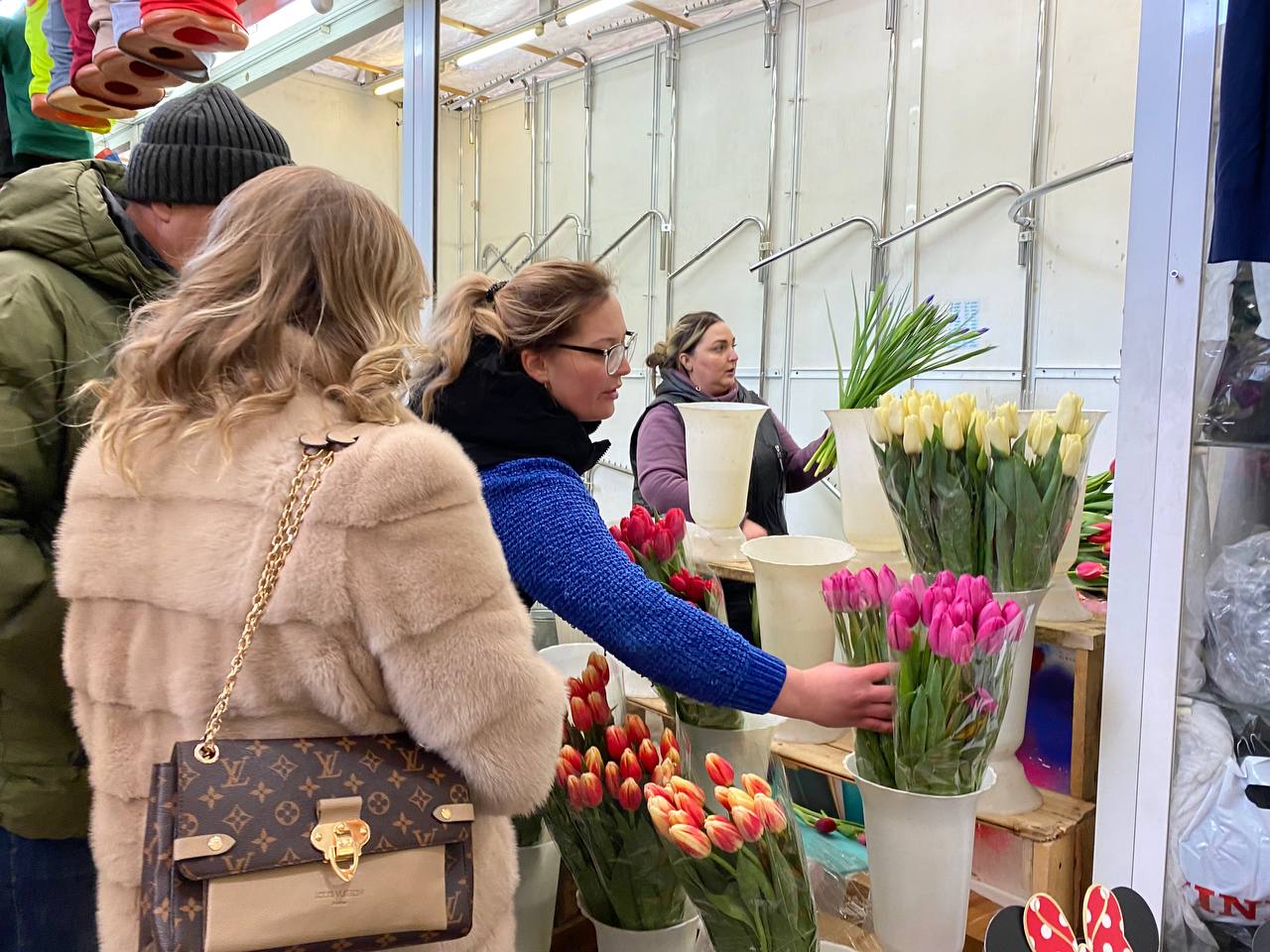 Цветы в магазинах Архангельска ещё не кончились: разброс цен на 8 марта 