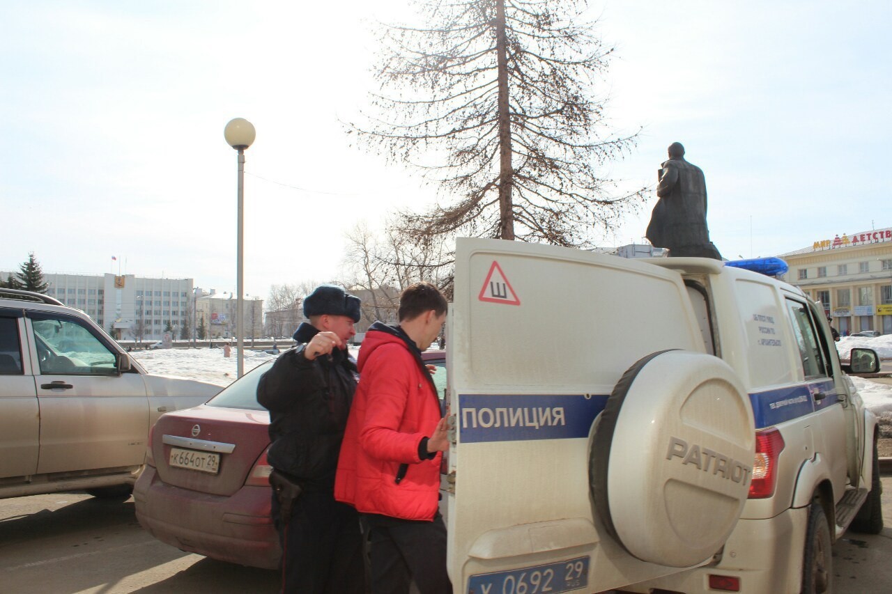 Шестерых активистов задержали на площади Ленина в Архангельске