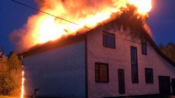 В Урдоме по фактам пожаров в здании полиции и жилом доме завели уголовное дело