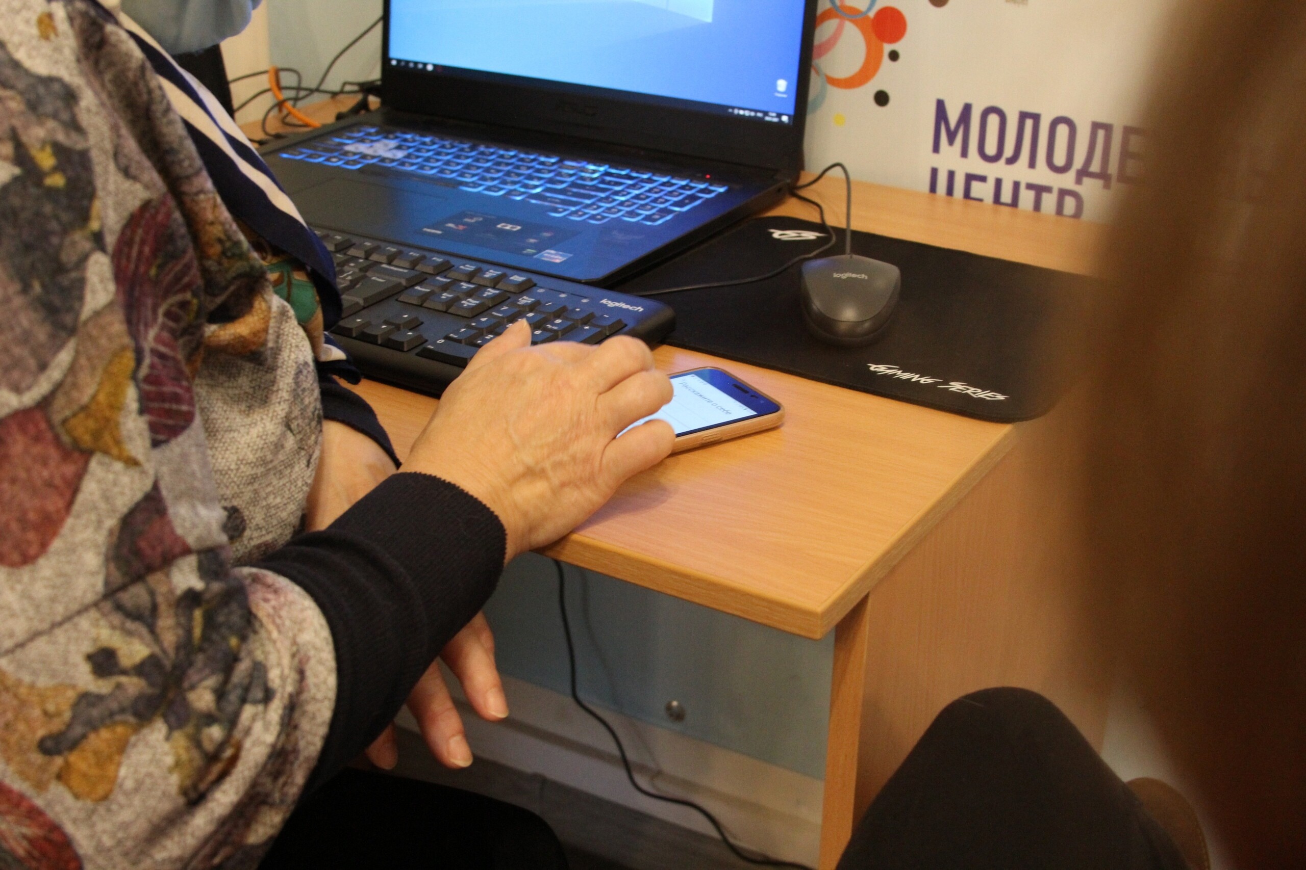 Волонтеры провели занятия по компьютерной грамотности для пенсионеров Северодвинска