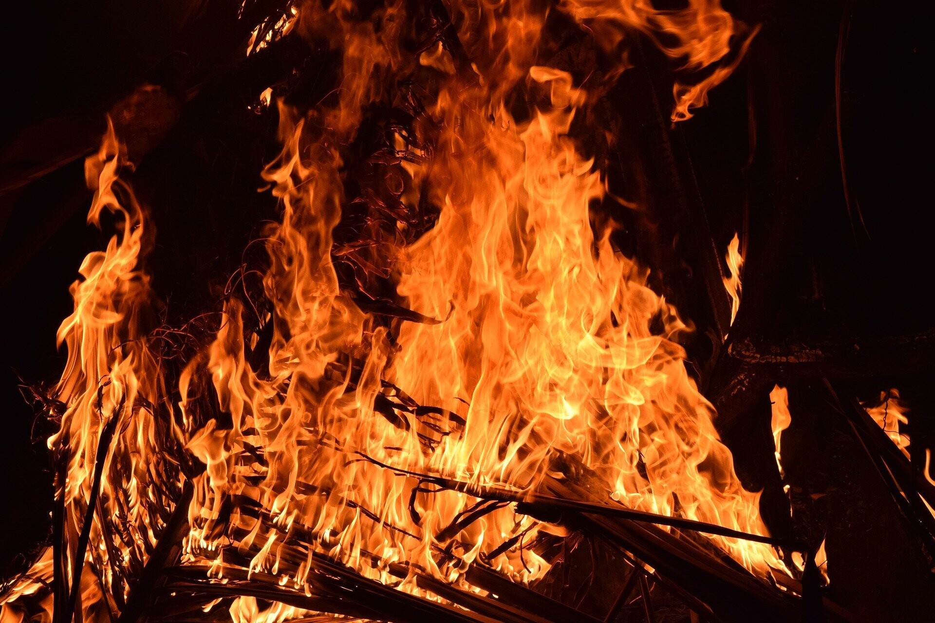 В Мезенском районе расследуют гибель 70-летнего пенсионера при пожаре